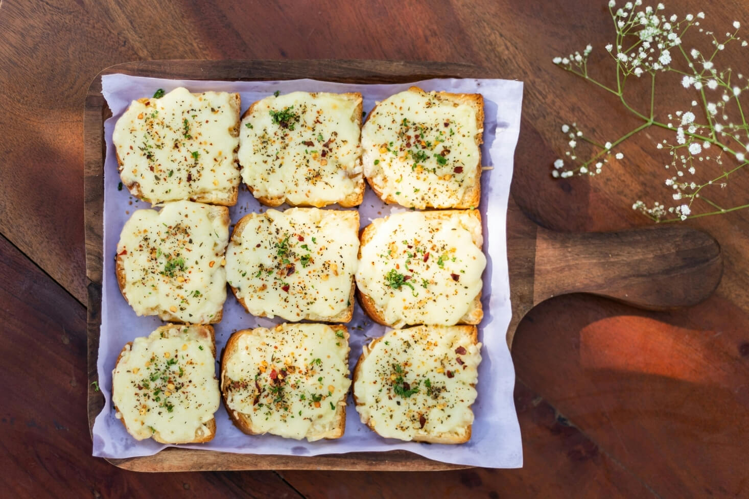 Lezzetli Bir Kaşarlı Baharatlı Tost Tarifi