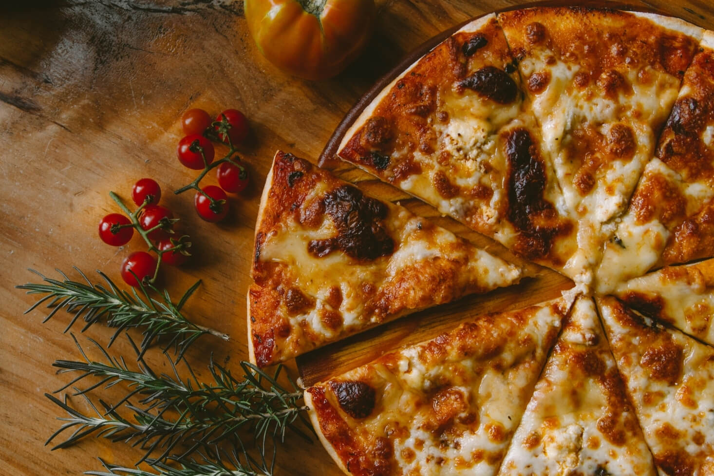 Sade Kaşar Peynirli Pizza Tarifi: Pratik ve Lezzetli Bir İtalyan Klasigi